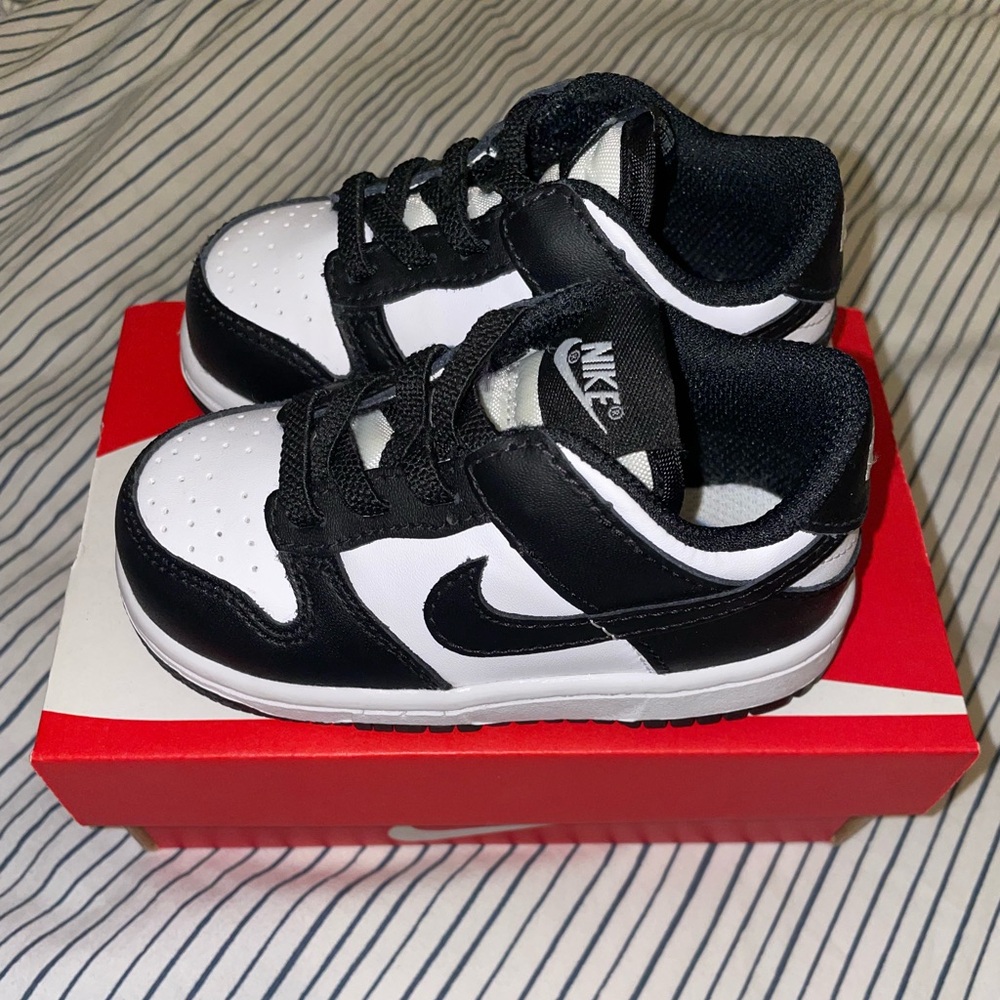 Nike dunk low. White/Black 6C